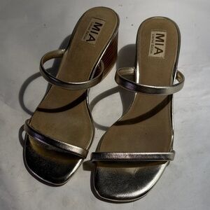 Used MIA Women's Isabeli Metallic Wedges sz 8.5